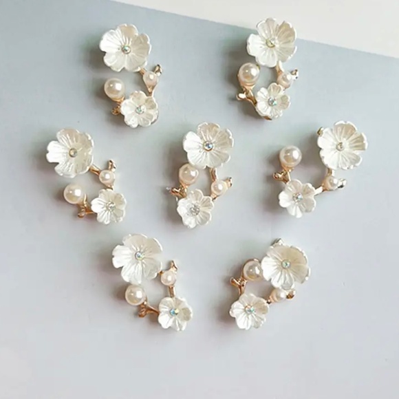 10 PCS 1.7x2cm 1.5x2.5cm Fashion Metal Alloy Imitation Pearl Flowers Charm - Picture 1 of 6